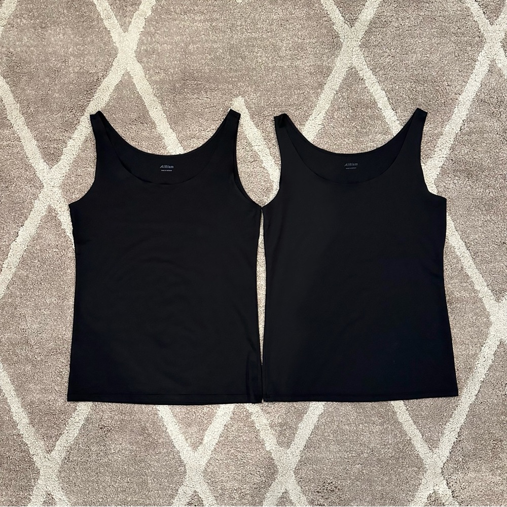 Uniqlo Women’s Airism Sleeveless Tank Top Size Medium - LOT OF 2